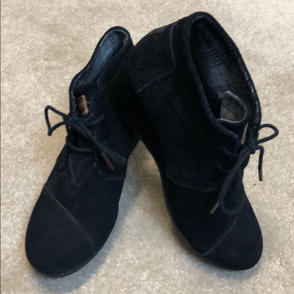Toms suede lace up ankle boot